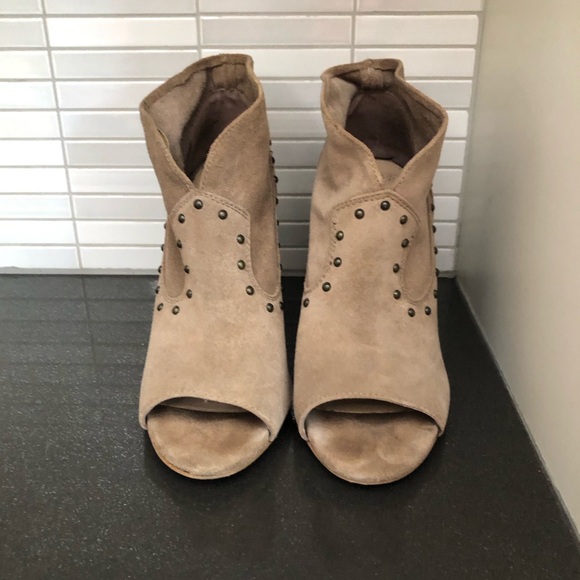 Vince Camuto women’s suede ankle boots - Picture 2 of 9